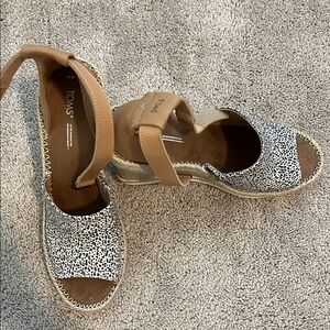 Toms Tan and Black Espadrilles with Stylish Comfort